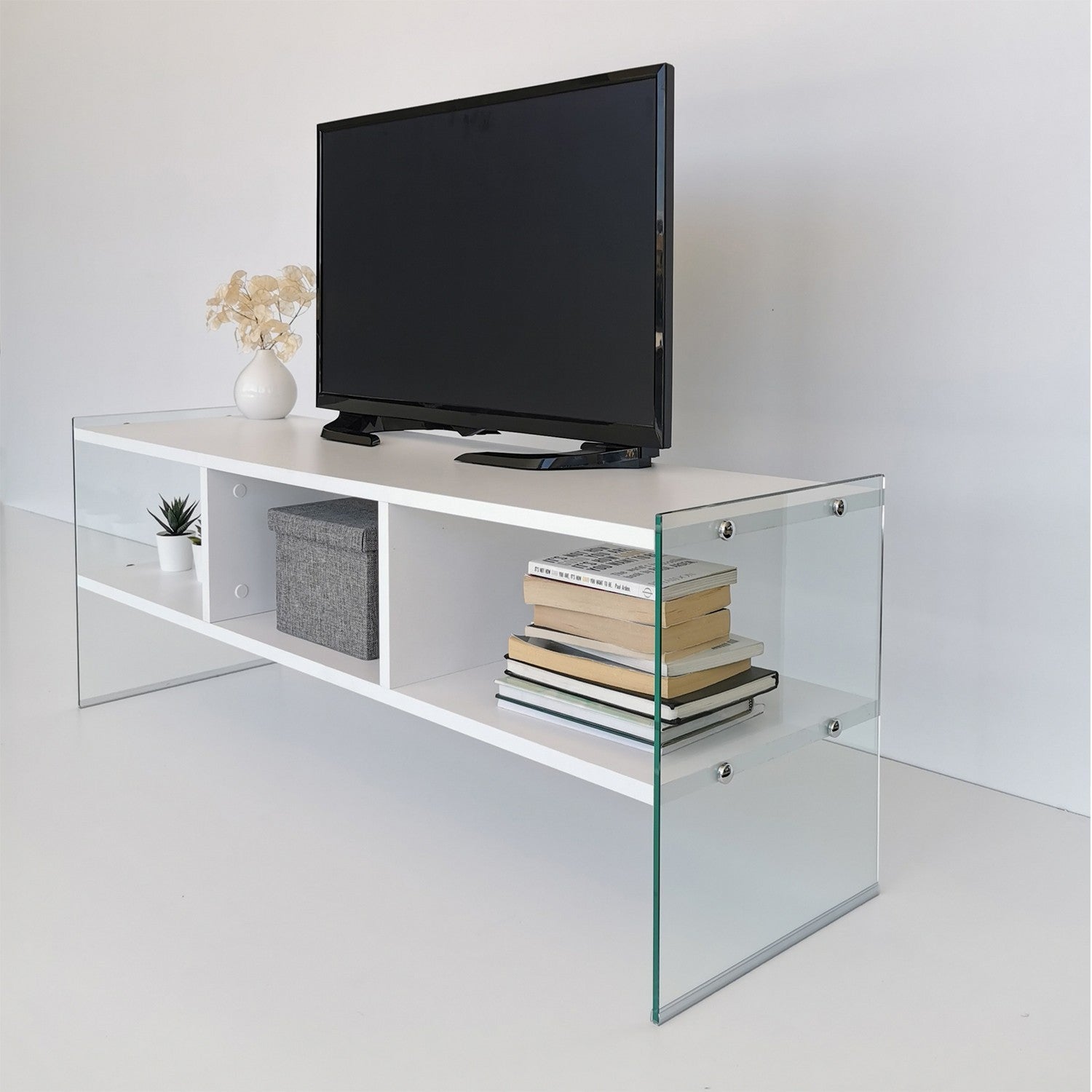 TV400 in Weiss präsentiert im Onlineshop von KAQTU Design AG. Sideboard ist von Hanah Home