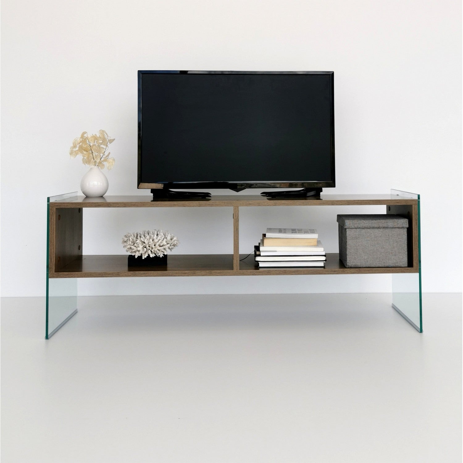 TV404 in Walnuss präsentiert im Onlineshop von KAQTU Design AG. Sideboard ist von Hanah Home