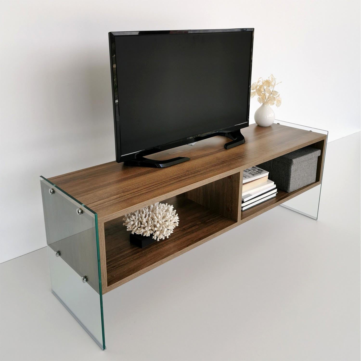 TV404 in Walnuss präsentiert im Onlineshop von KAQTU Design AG. Sideboard ist von Hanah Home