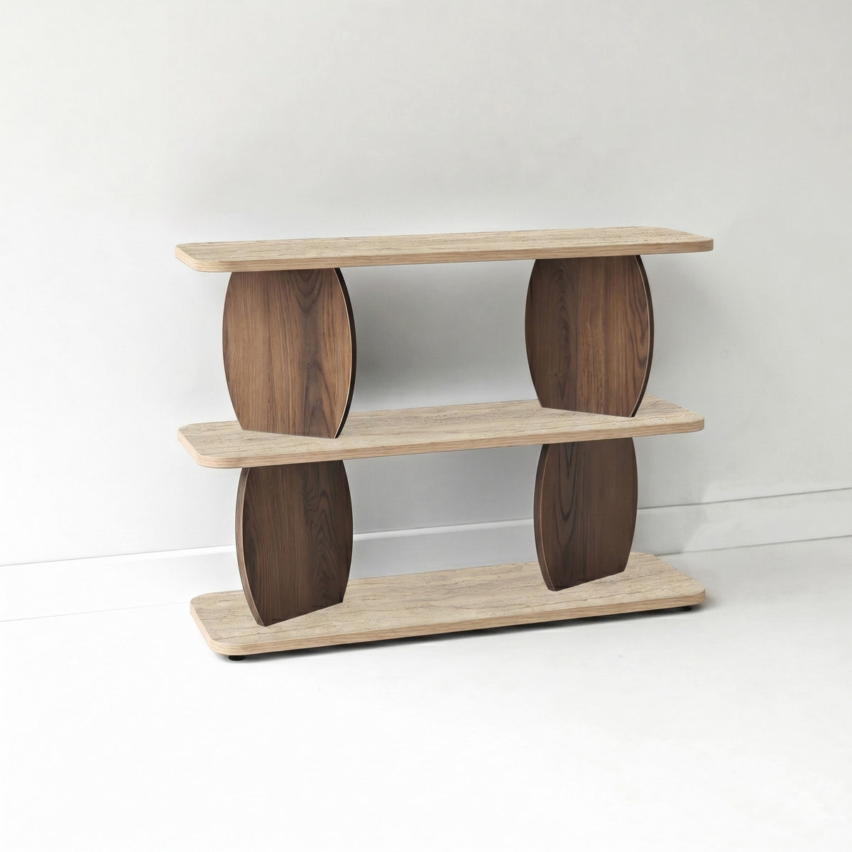 Beistelltisch mit Tischplatte in Travertin-Optik und Gestell in Walnuss-Optik, rechteckige Form, Masse 90 x 30 x 70 cm.
