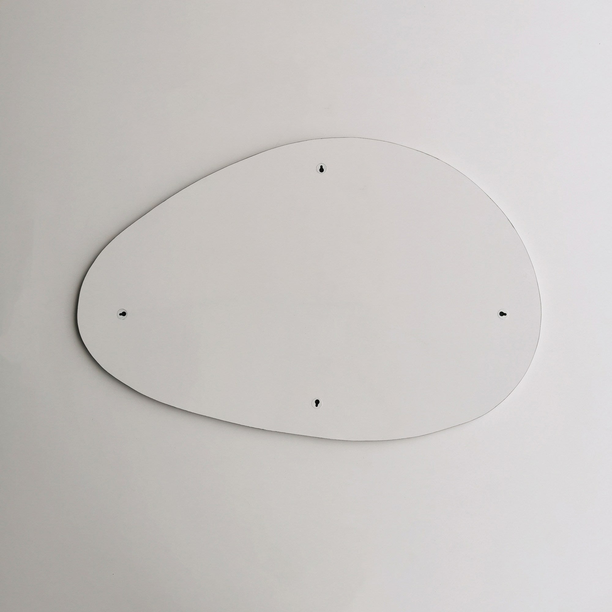 Porto Ayna 90x60 cm in Weiss präsentiert im Onlineshop von KAQTU Design AG. Spiegel ist von Hanah Home