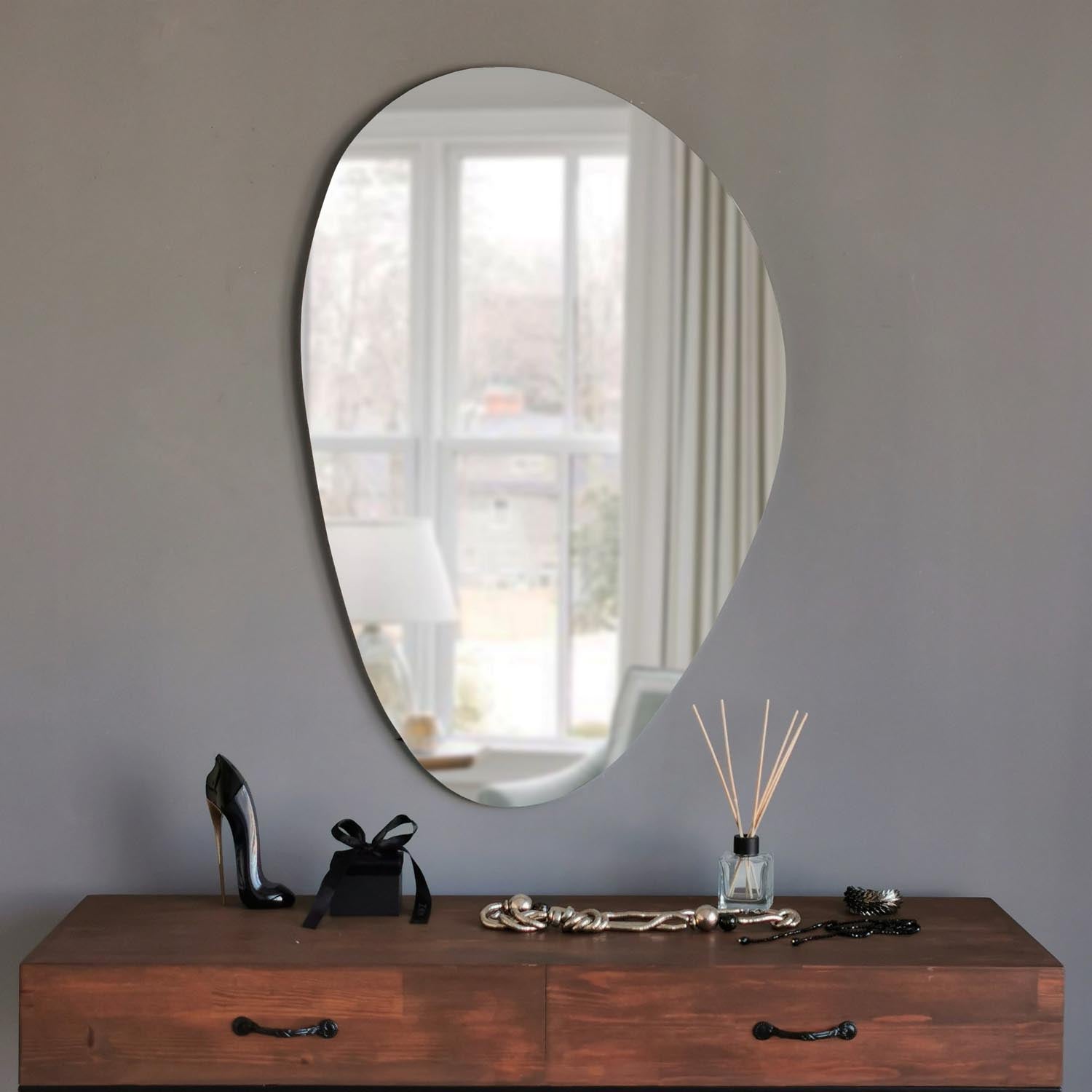 Porto Ayna 90x60 cm in Weiss präsentiert im Onlineshop von KAQTU Design AG. Spiegel ist von Hanah Home