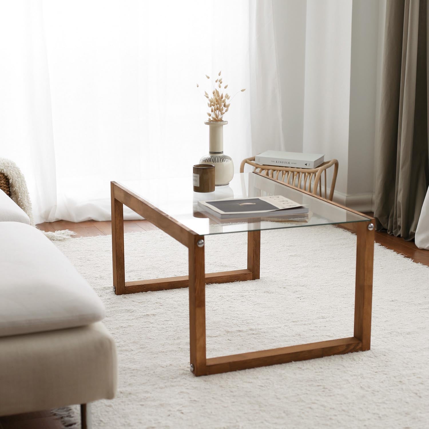 Via - Wooden in Holz präsentiert im Onlineshop von KAQTU Design AG. Beistelltisch ist von Hanah Home