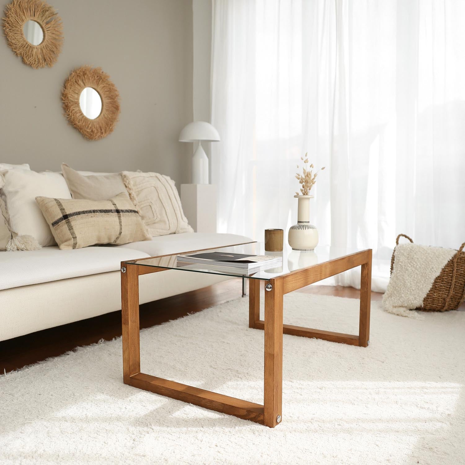 Via - Wooden in Holz präsentiert im Onlineshop von KAQTU Design AG. Beistelltisch ist von Hanah Home