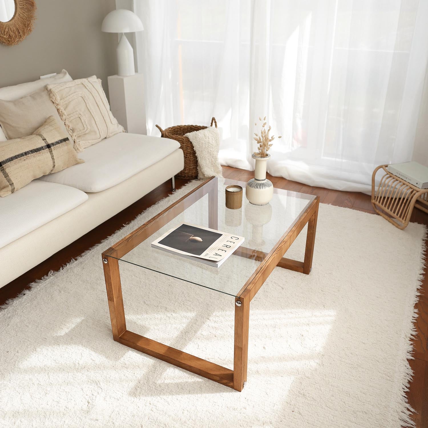 Via - Wooden in Holz präsentiert im Onlineshop von KAQTU Design AG. Beistelltisch ist von Hanah Home