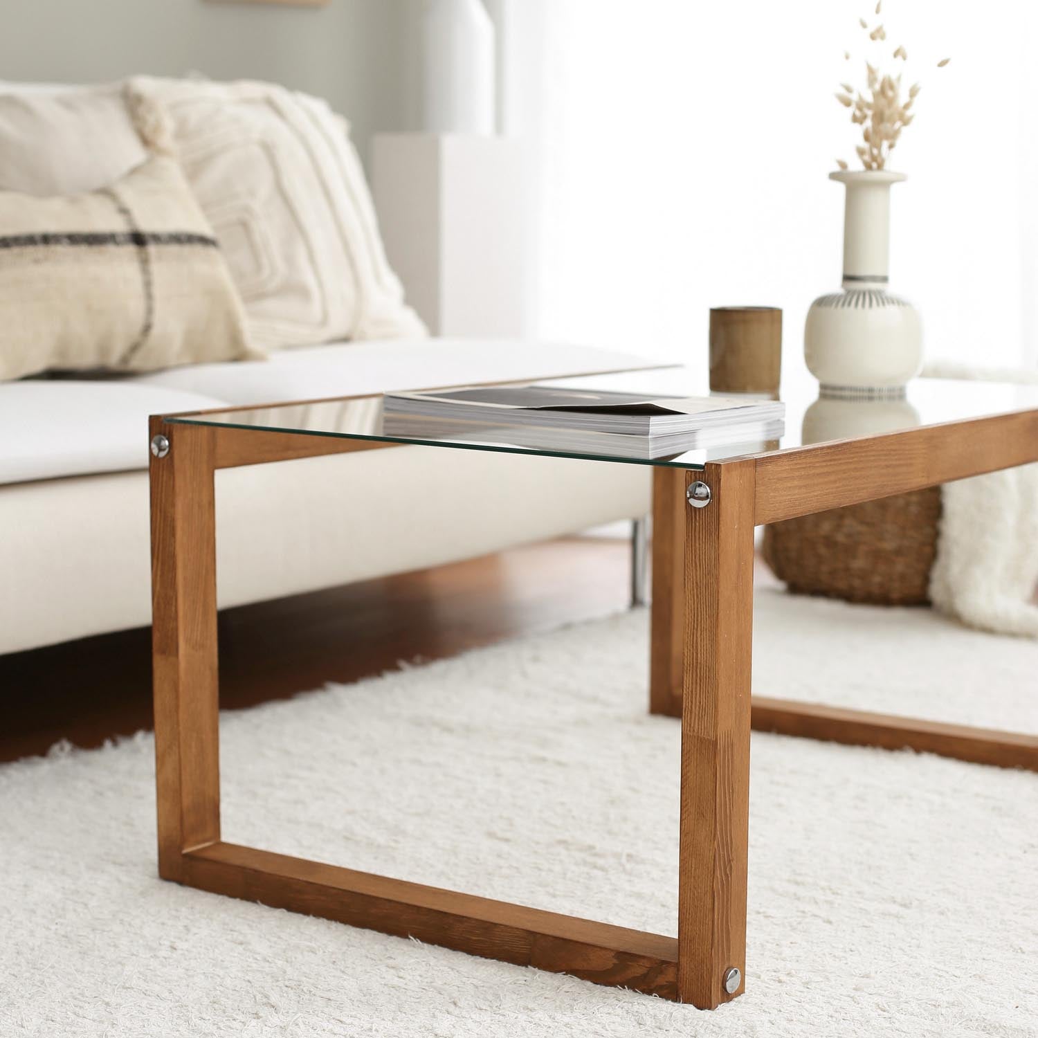 Via - Wooden in Holz präsentiert im Onlineshop von KAQTU Design AG. Beistelltisch ist von Hanah Home