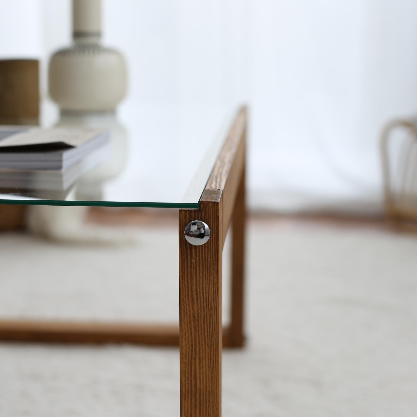 Via - Wooden in Holz präsentiert im Onlineshop von KAQTU Design AG. Beistelltisch ist von Hanah Home