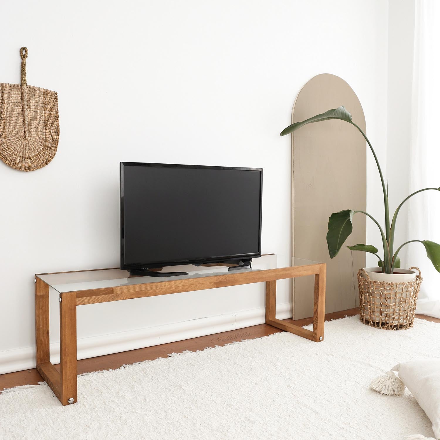 Via - Wooden in Holz präsentiert im Onlineshop von KAQTU Design AG. Sideboard ist von Hanah Home