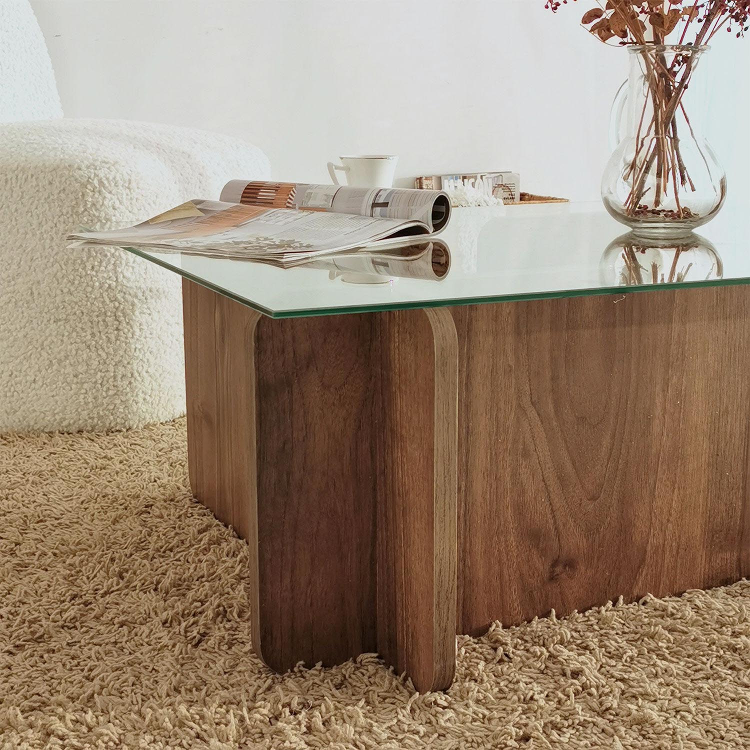 Escape in Walnuss präsentiert im Onlineshop von KAQTU Design AG. Beistelltisch ist von Hanah Home