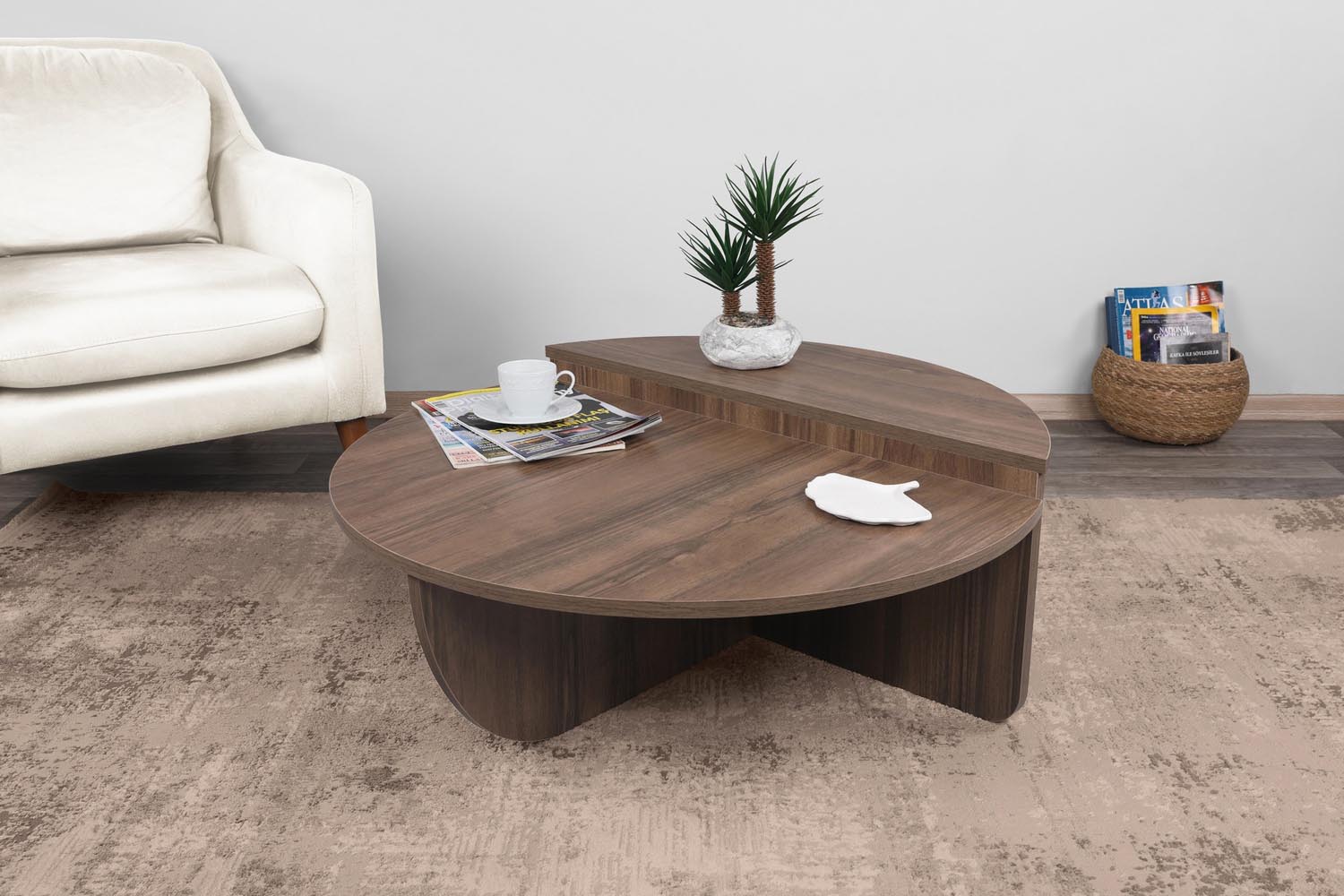 Podium - Walnut in Walnuss präsentiert im Onlineshop von KAQTU Design AG. Beistelltisch ist von Hanah Home