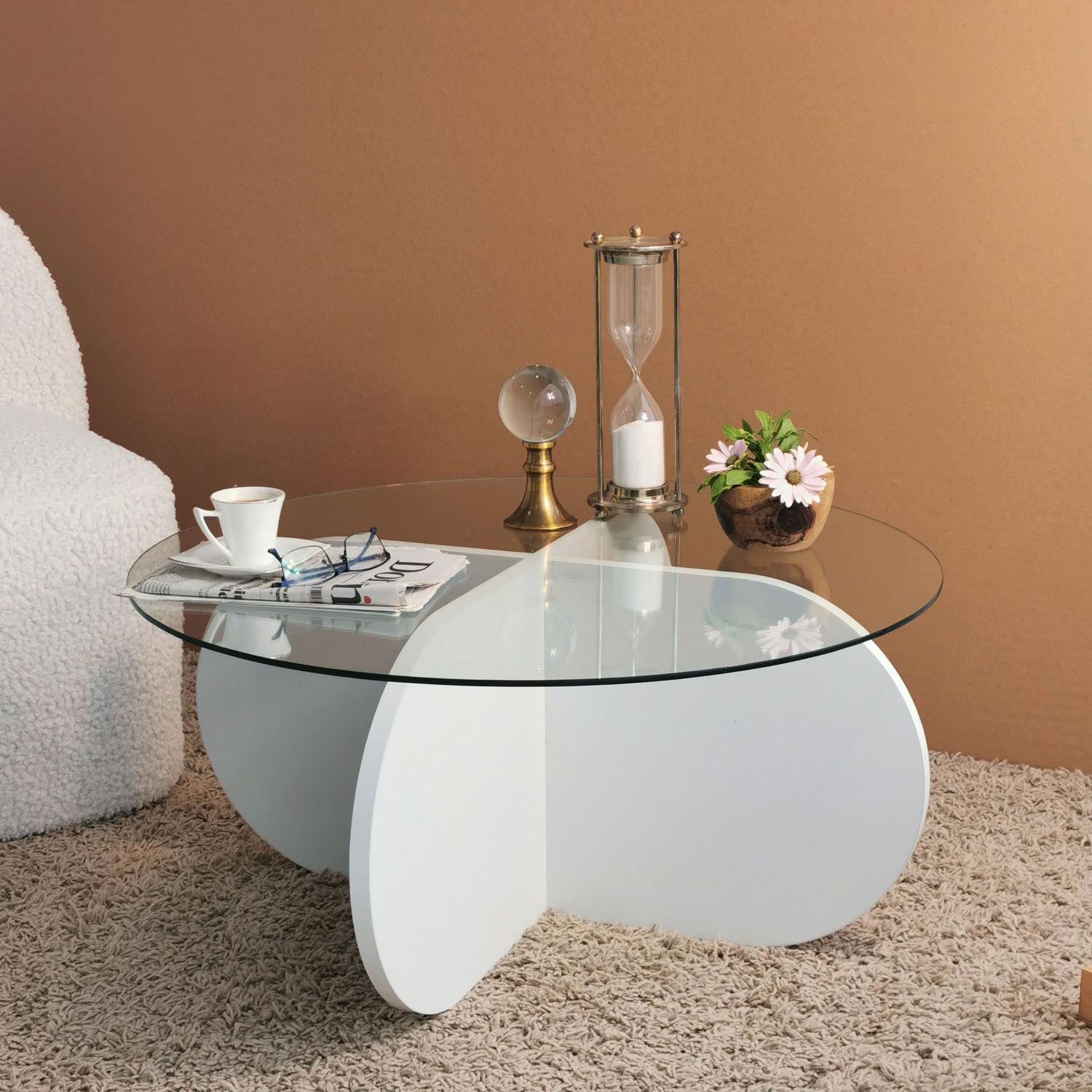 Bubble - White in Weiss präsentiert im Onlineshop von KAQTU Design AG. Beistelltisch ist von Hanah Home