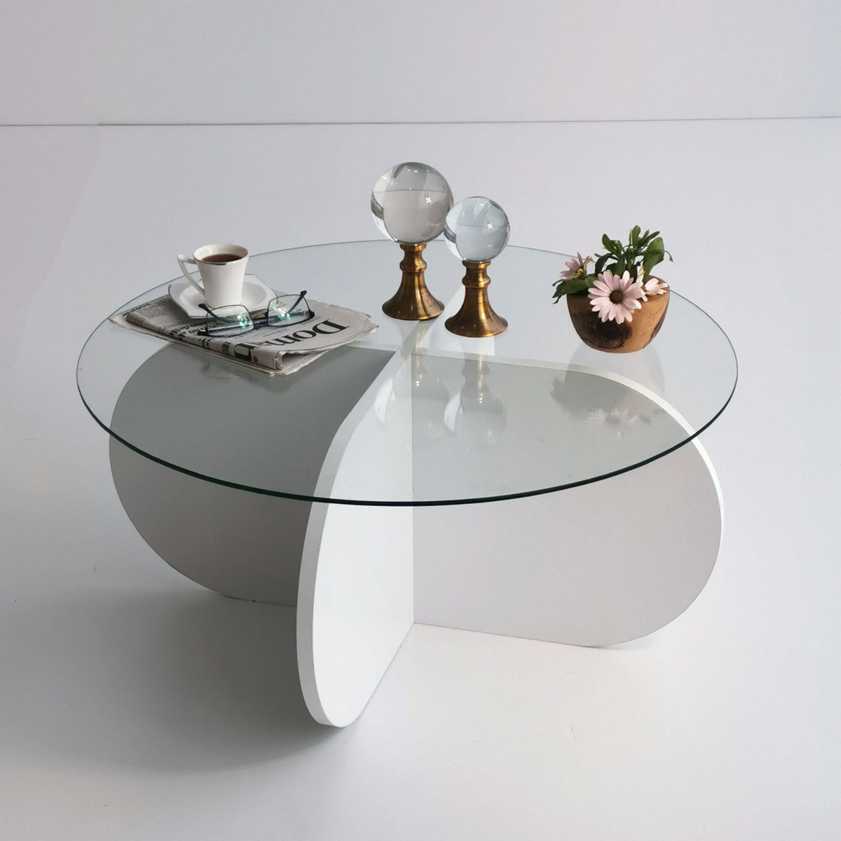 Bubble Sofatisch - Weiss in Weiss präsentiert im Onlineshop von KAQTU Design AG. Couchtisch ist von Hanah Home