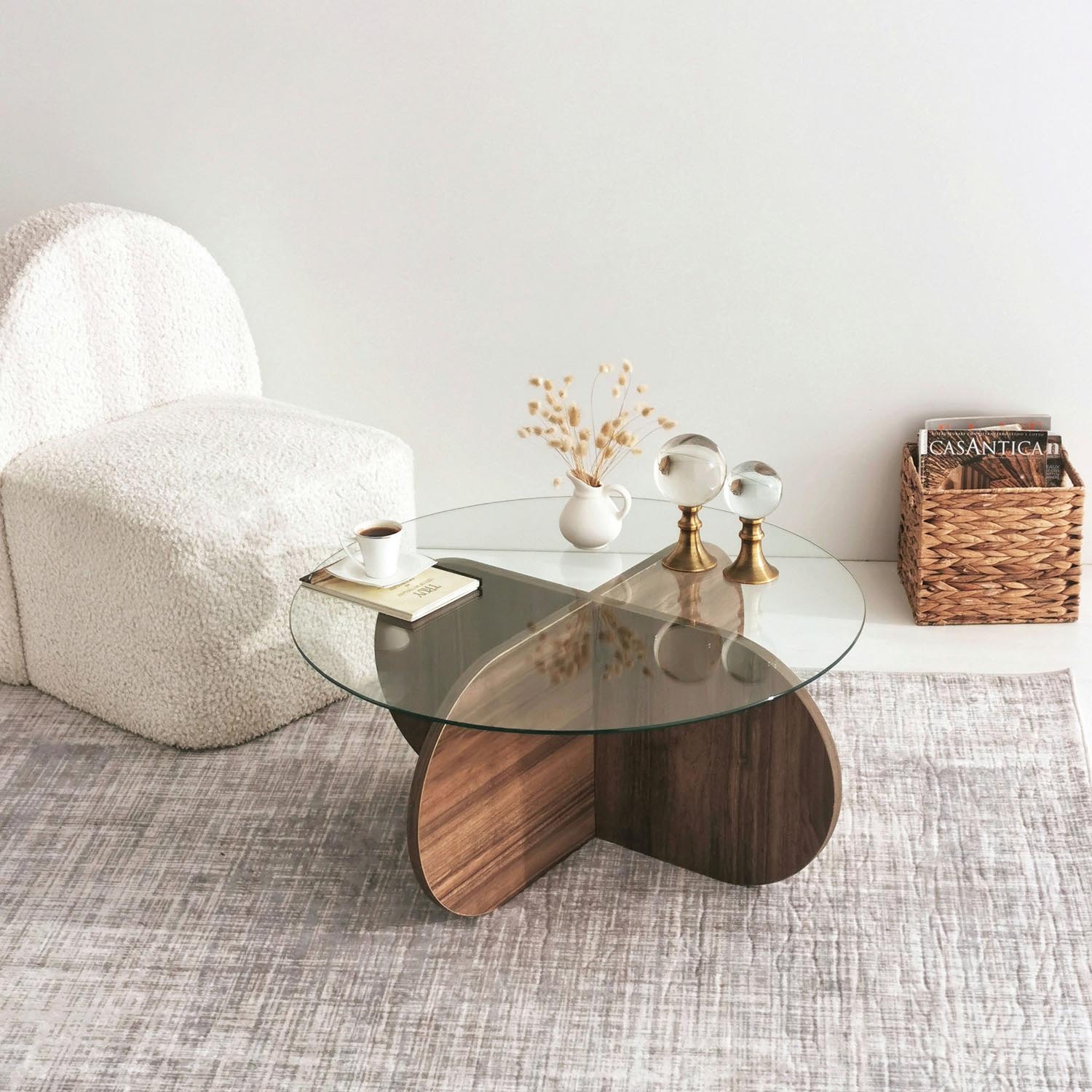 Bubble - Walnut in Walnuss präsentiert im Onlineshop von KAQTU Design AG. Beistelltisch ist von Hanah Home