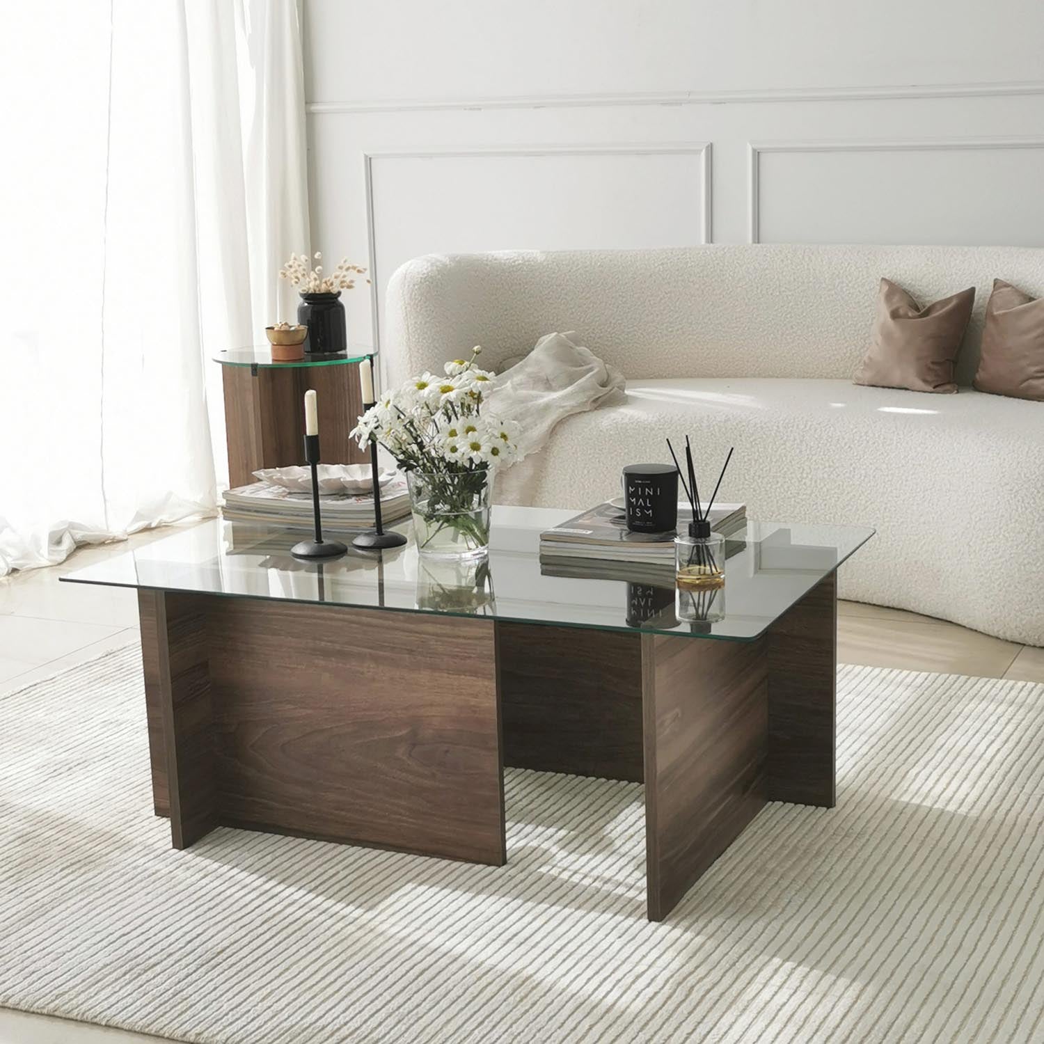 New Escape - Walnut in Walnuss präsentiert im Onlineshop von KAQTU Design AG. Beistelltisch ist von Hanah Home