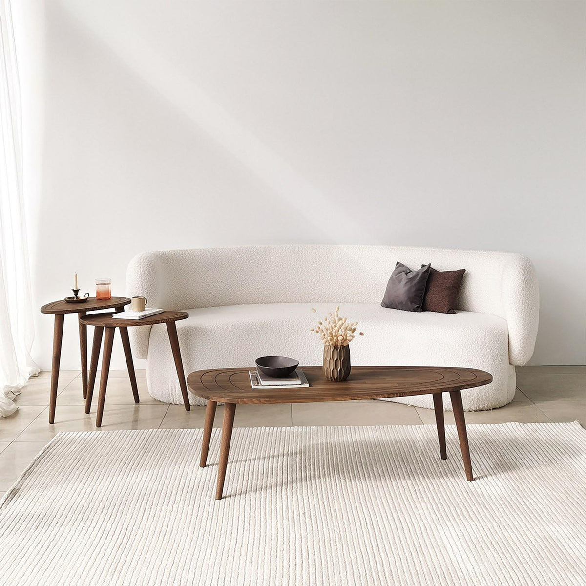 Sweet Sofatisch - Walnuss in Walnuss präsentiert im Onlineshop von KAQTU Design AG. Couchtisch ist von Hanah Home