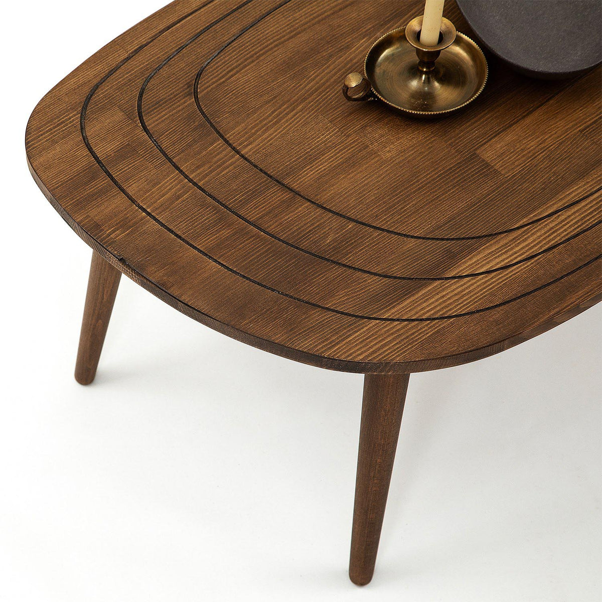Sweet Sofatisch - Walnuss in Walnuss präsentiert im Onlineshop von KAQTU Design AG. Couchtisch ist von Hanah Home