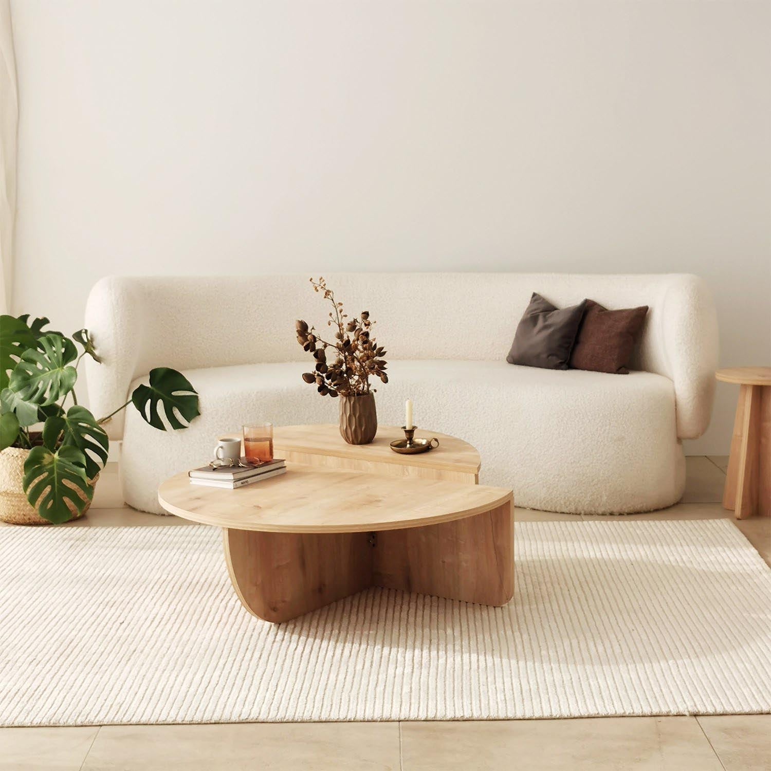 Podium - Sapphire Oak in Saphir- Eiche präsentiert im Onlineshop von KAQTU Design AG. Beistelltisch ist von Hanah Home