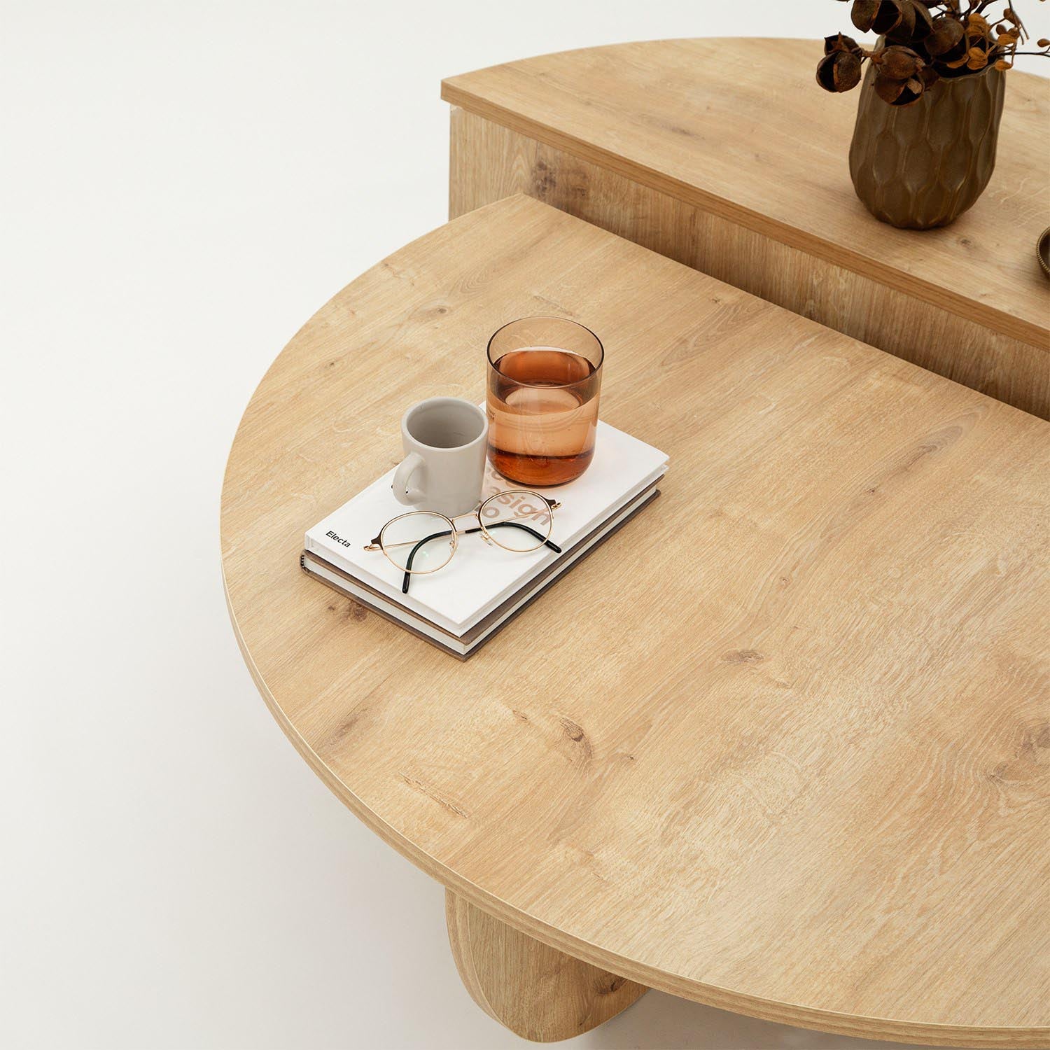 Podium - Sapphire Oak in Saphir- Eiche präsentiert im Onlineshop von KAQTU Design AG. Beistelltisch ist von Hanah Home