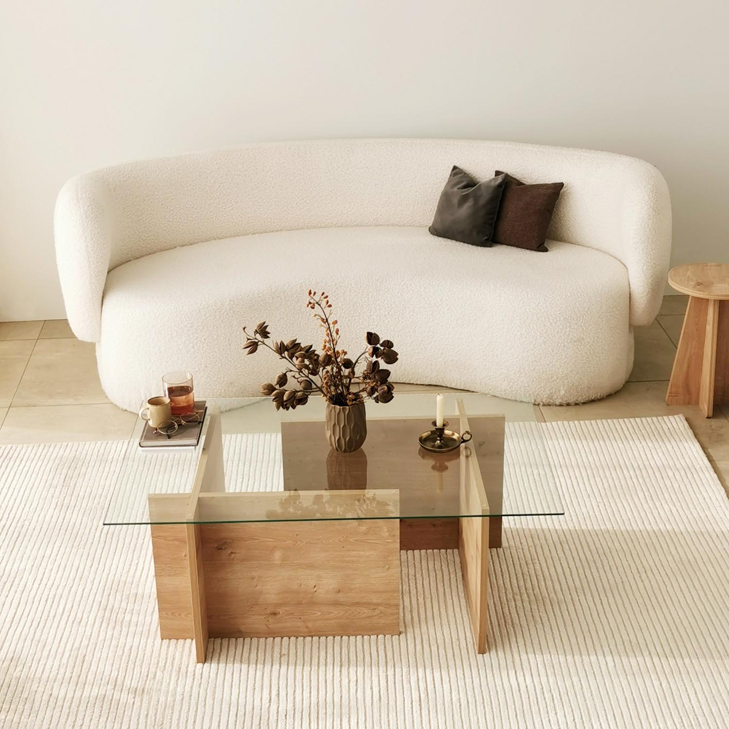 Escape - Sapphire Oak in Saphir- Eiche präsentiert im Onlineshop von KAQTU Design AG. Beistelltisch ist von Hanah Home
