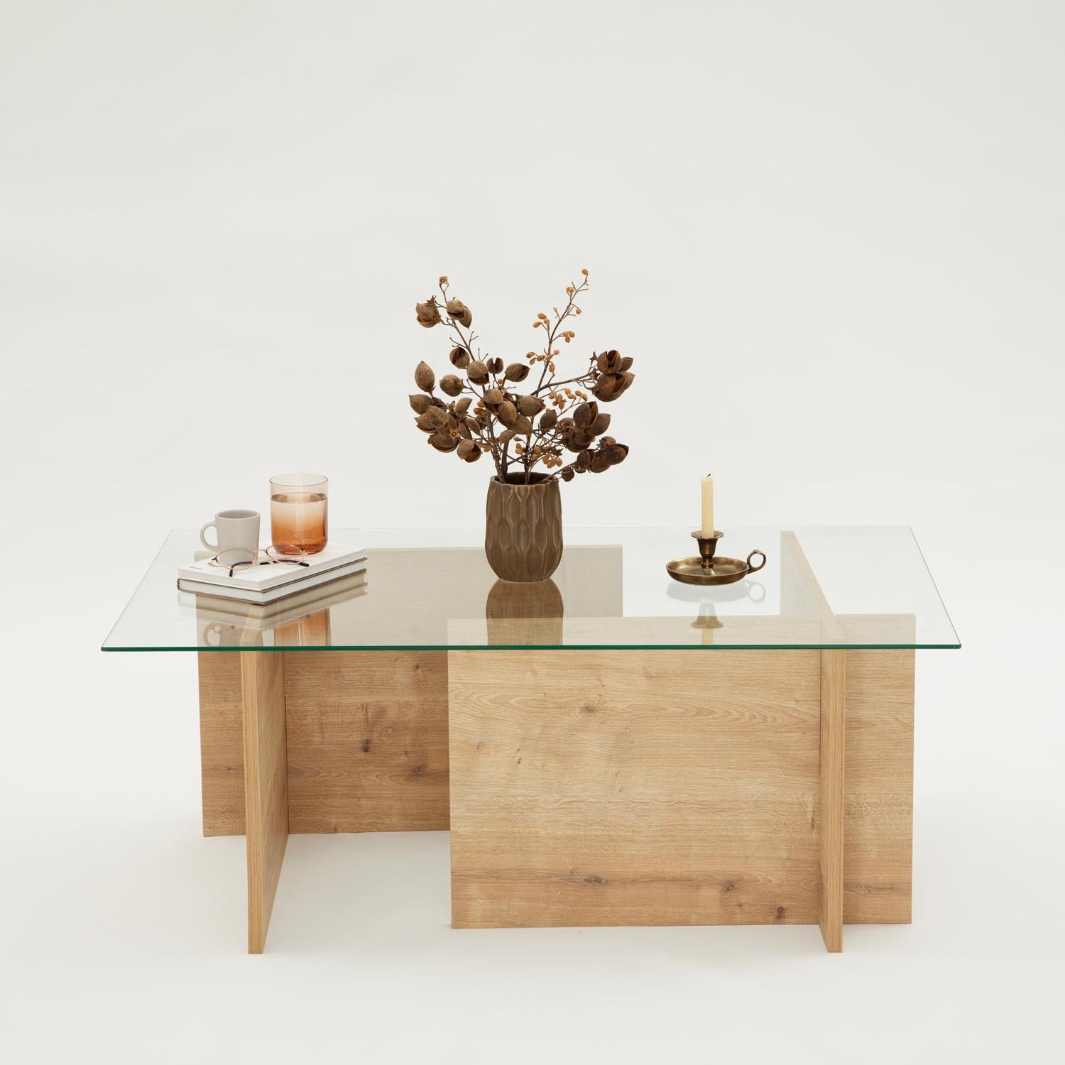 Escape - Sapphire Oak in Saphir- Eiche präsentiert im Onlineshop von KAQTU Design AG. Beistelltisch ist von Hanah Home