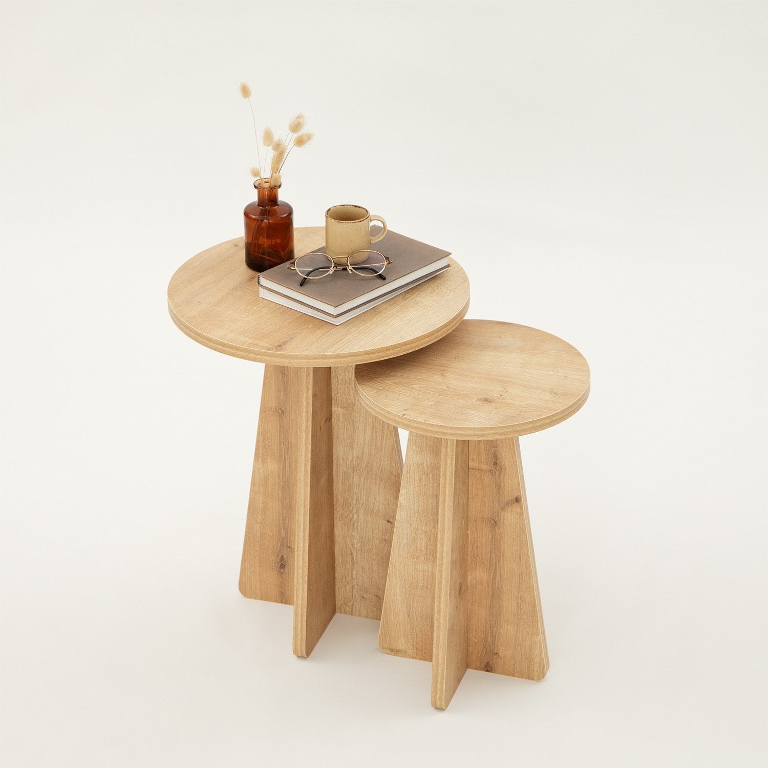Mushroom - Sapphire Oak in Saphir- Eiche präsentiert im Onlineshop von KAQTU Design AG. Beistelltisch ist von Hanah Home