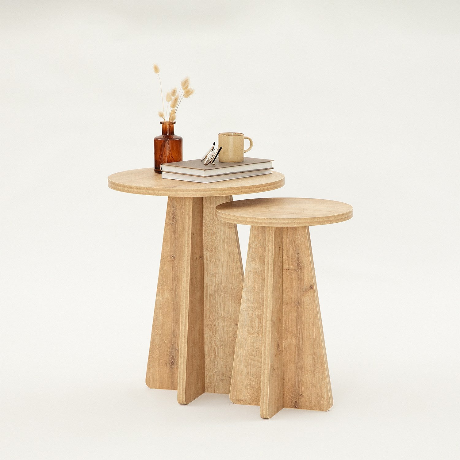 Mushroom - Sapphire Oak in Saphir- Eiche präsentiert im Onlineshop von KAQTU Design AG. Beistelltisch ist von Hanah Home