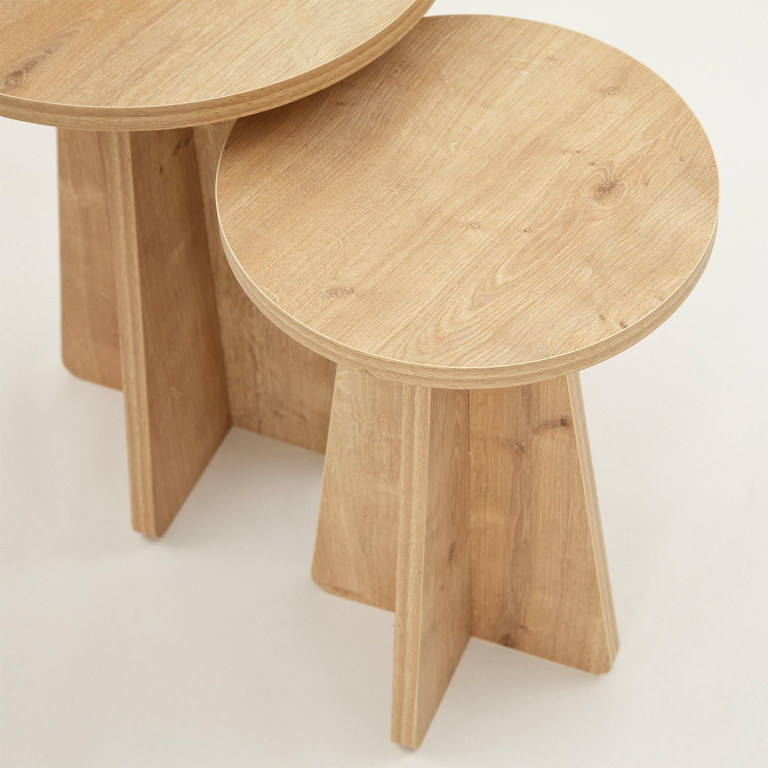 Mushroom - Sapphire Oak in Saphir- Eiche präsentiert im Onlineshop von KAQTU Design AG. Beistelltisch ist von Hanah Home