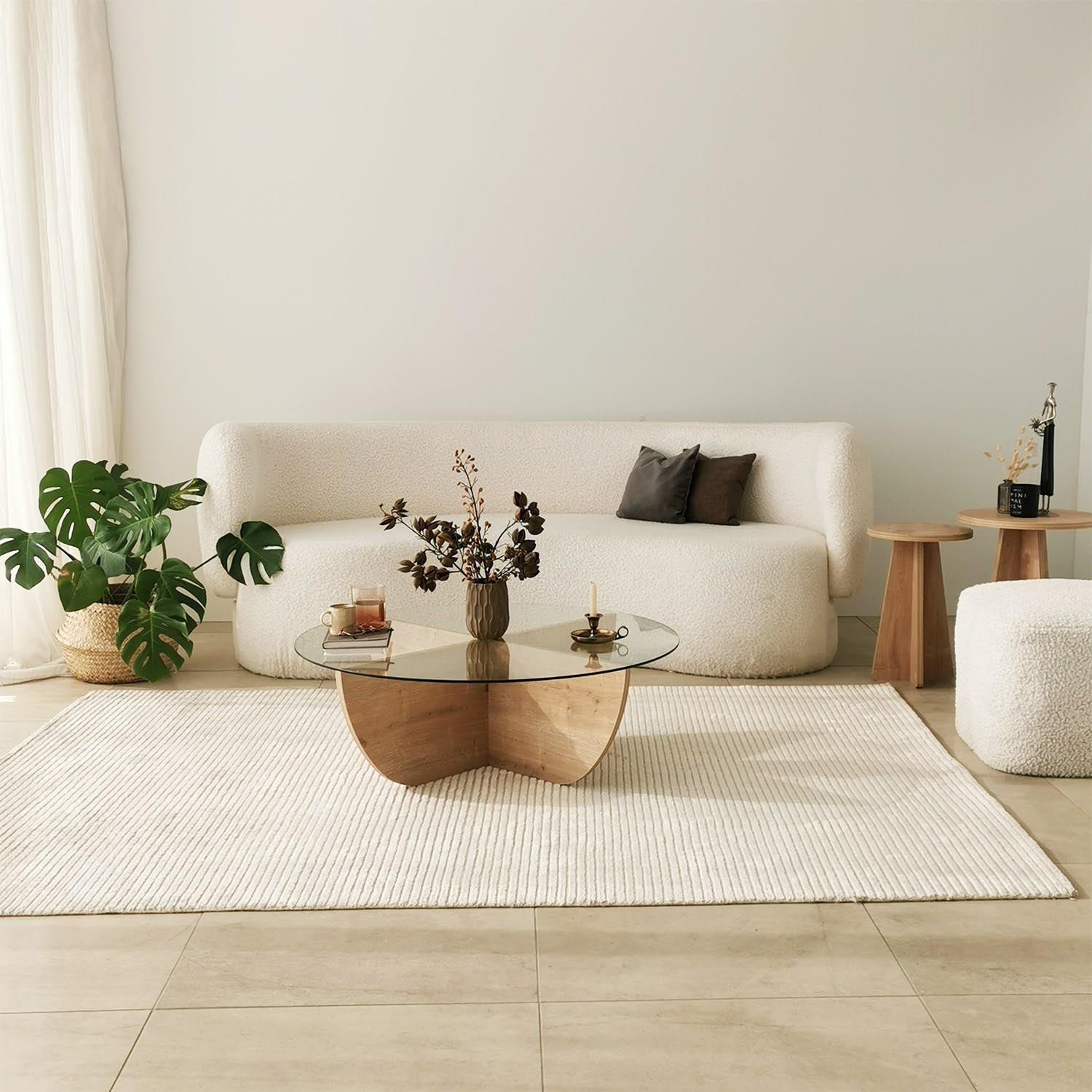 Lily - Sapphire Oak in Saphir- Eiche präsentiert im Onlineshop von KAQTU Design AG. Beistelltisch ist von Hanah Home