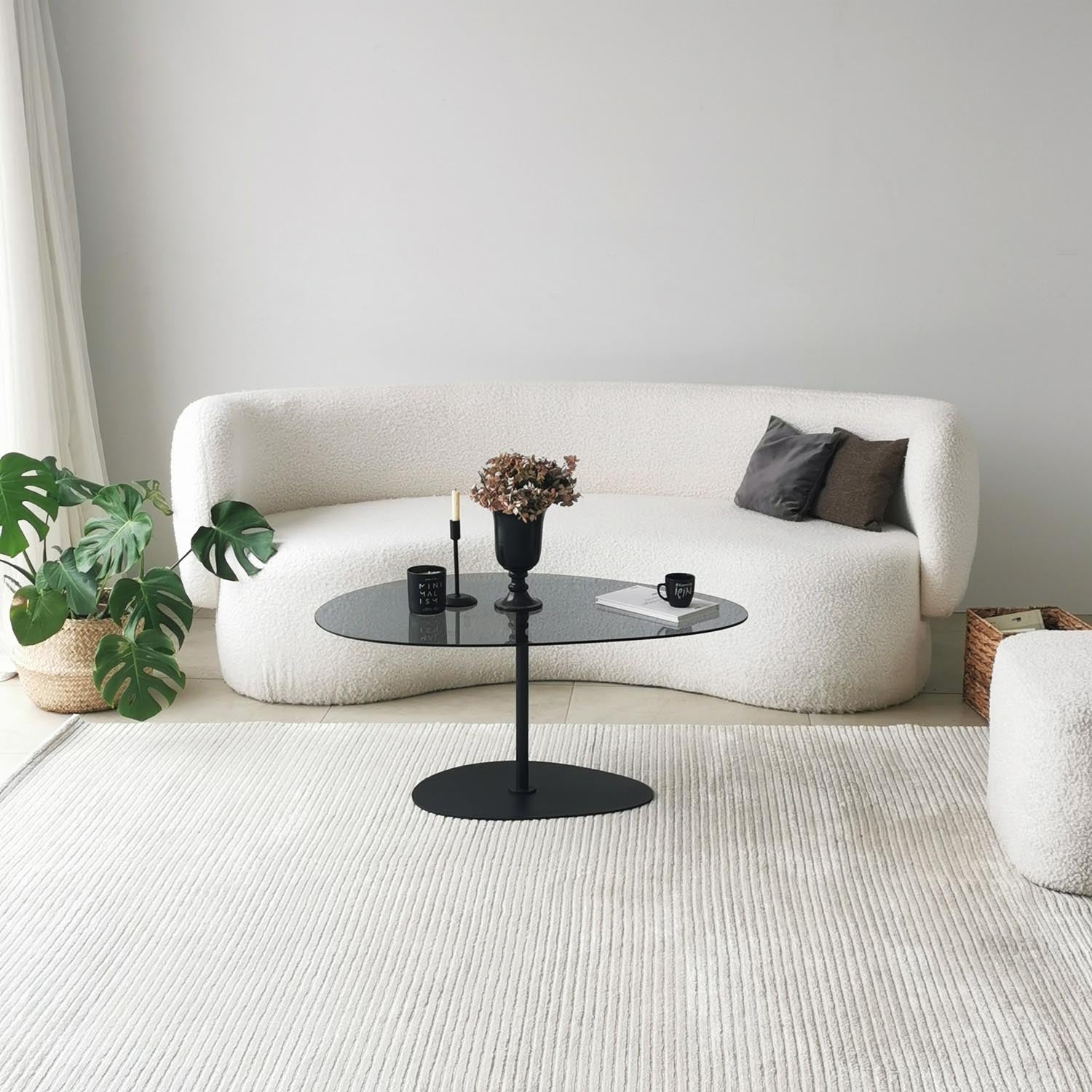 Porto - Dark Grey, Black in Dunkelgrau Schwarz präsentiert im Onlineshop von KAQTU Design AG. Beistelltisch ist von Hanah Home
