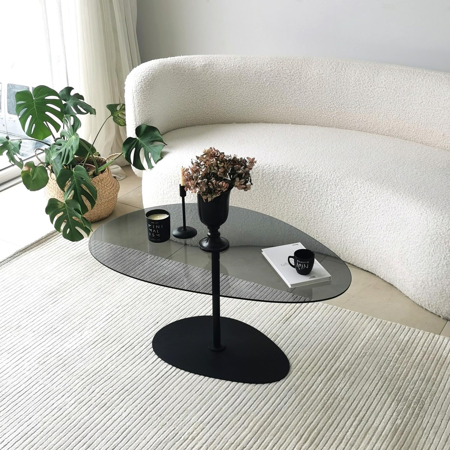Porto - Dark Grey, Black in Dunkelgrau Schwarz präsentiert im Onlineshop von KAQTU Design AG. Beistelltisch ist von Hanah Home