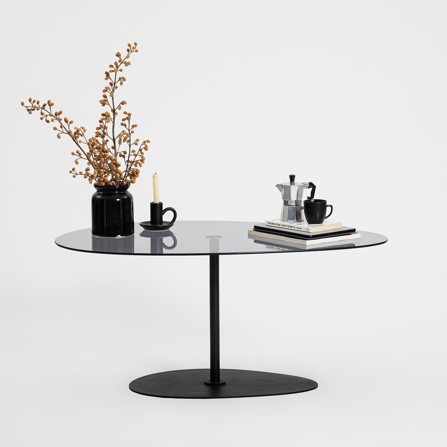 Porto - Dark Grey, Black in Dunkelgrau Schwarz präsentiert im Onlineshop von KAQTU Design AG. Beistelltisch ist von Hanah Home