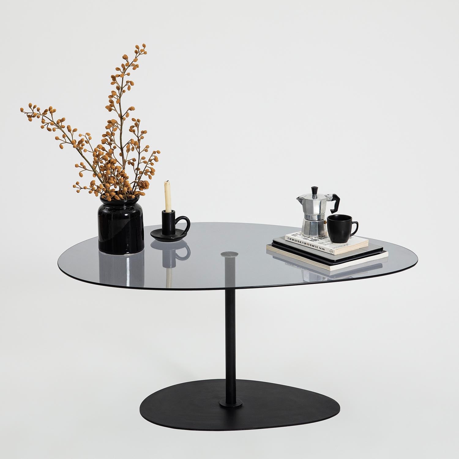 Porto - Dark Grey, Black in Dunkelgrau Schwarz präsentiert im Onlineshop von KAQTU Design AG. Beistelltisch ist von Hanah Home