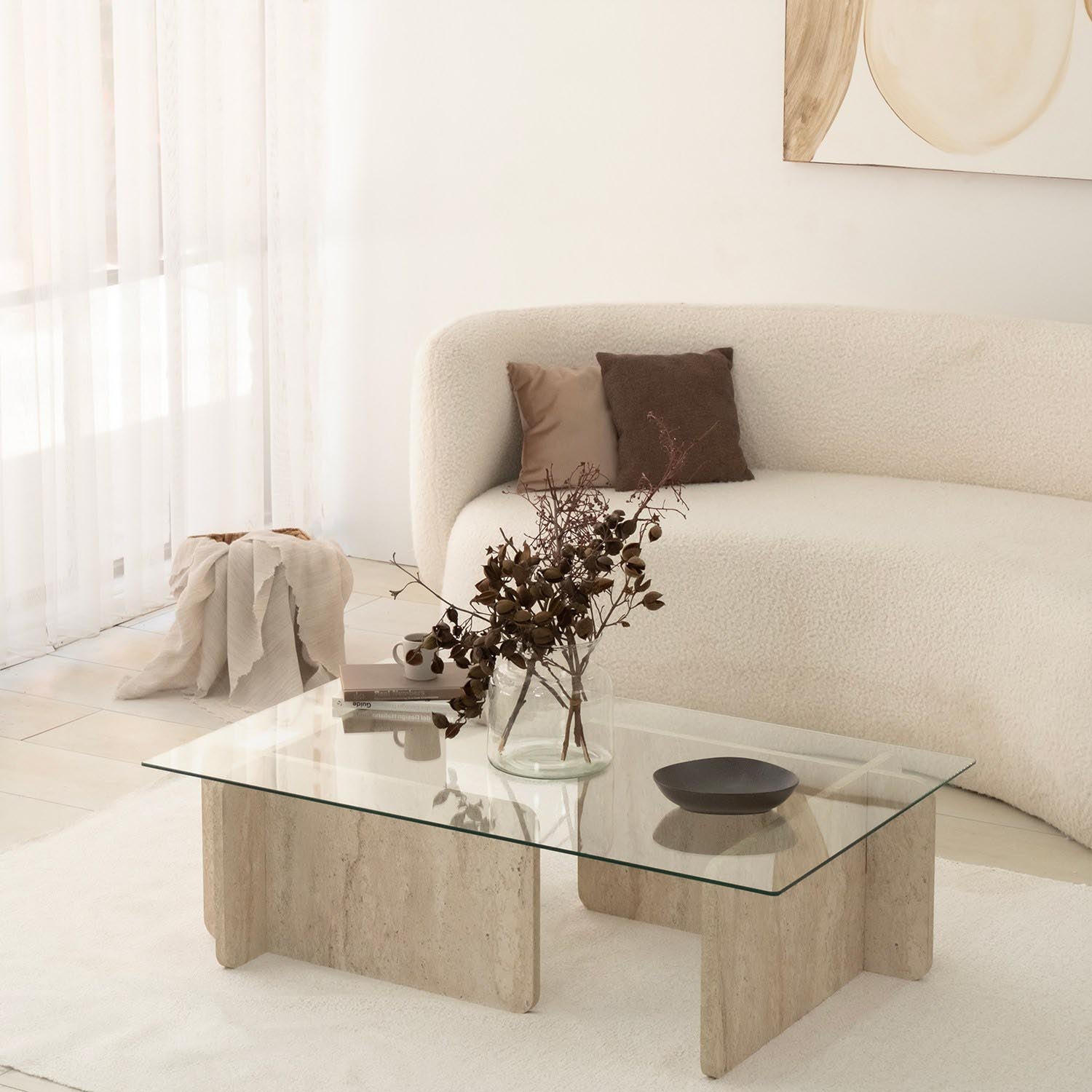 Escape - Travertine in Travertin präsentiert im Onlineshop von KAQTU Design AG. Beistelltisch ist von Hanah Home