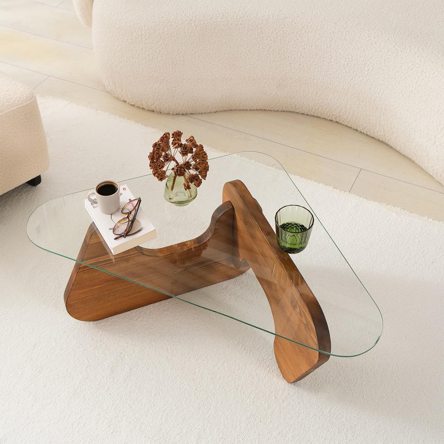 Freya - Chesnut in Kastanie präsentiert im Onlineshop von KAQTU Design AG. Beistelltisch ist von Hanah Home
