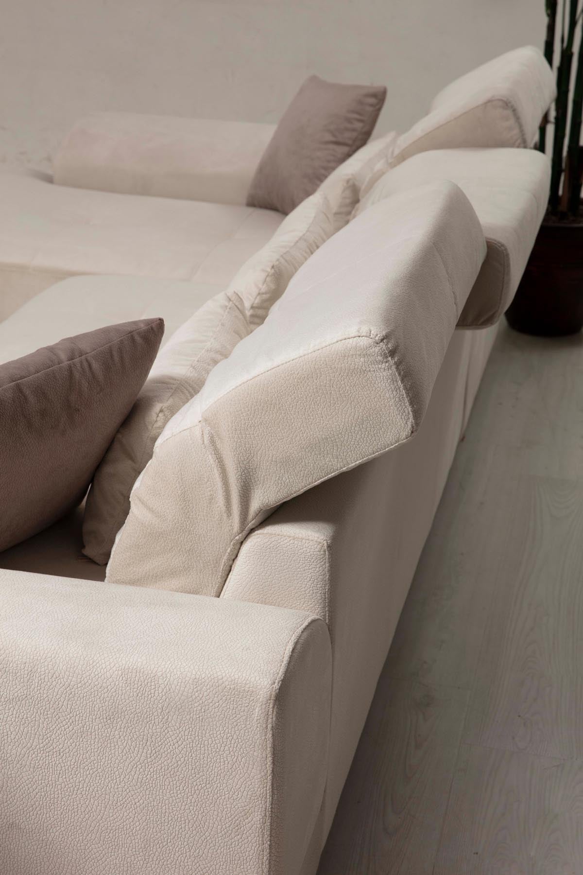 Frido Corner Left (Chl+3R) - Ecru in Ecru präsentiert im Onlineshop von KAQTU Design AG. Ecksofa ist von Atelier Del Sofa