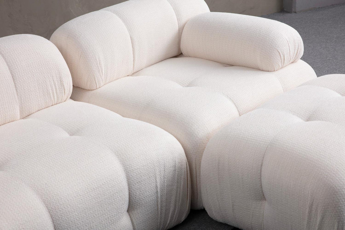 Petite 3 Ecksofa - Weiss in Weiss präsentiert im Onlineshop von KAQTU Design AG. L-Sofa rechts ist von Atelier Del Sofa