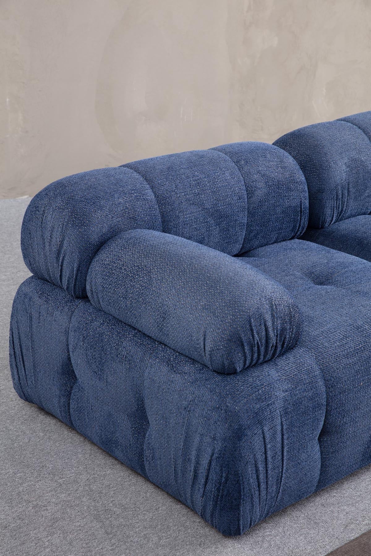 Petite 3 Ecksofa - Nachtblau in Nachtblau präsentiert im Onlineshop von KAQTU Design AG. L-Sofa rechts ist von Atelier Del Sofa