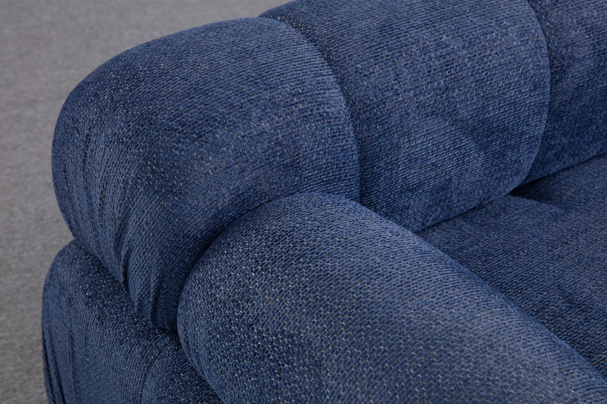 Petite 3 Ecksofa - Nachtblau in Nachtblau präsentiert im Onlineshop von KAQTU Design AG. L-Sofa rechts ist von Atelier Del Sofa