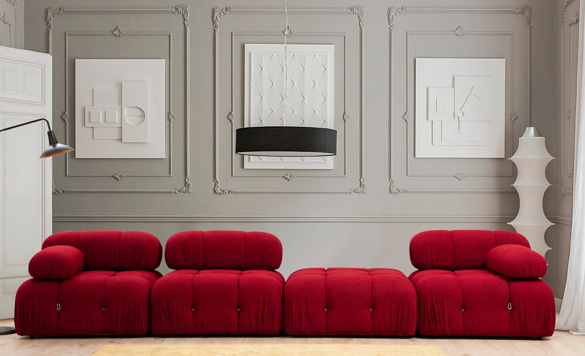 Roter Bubble Pouf Tuffet von Atelier Del Sofa mit Polyesterbezug, rundlicher Form und schwarzen Kunststoffbeinen, Gestell aus Buchenholz und Spanplatte.