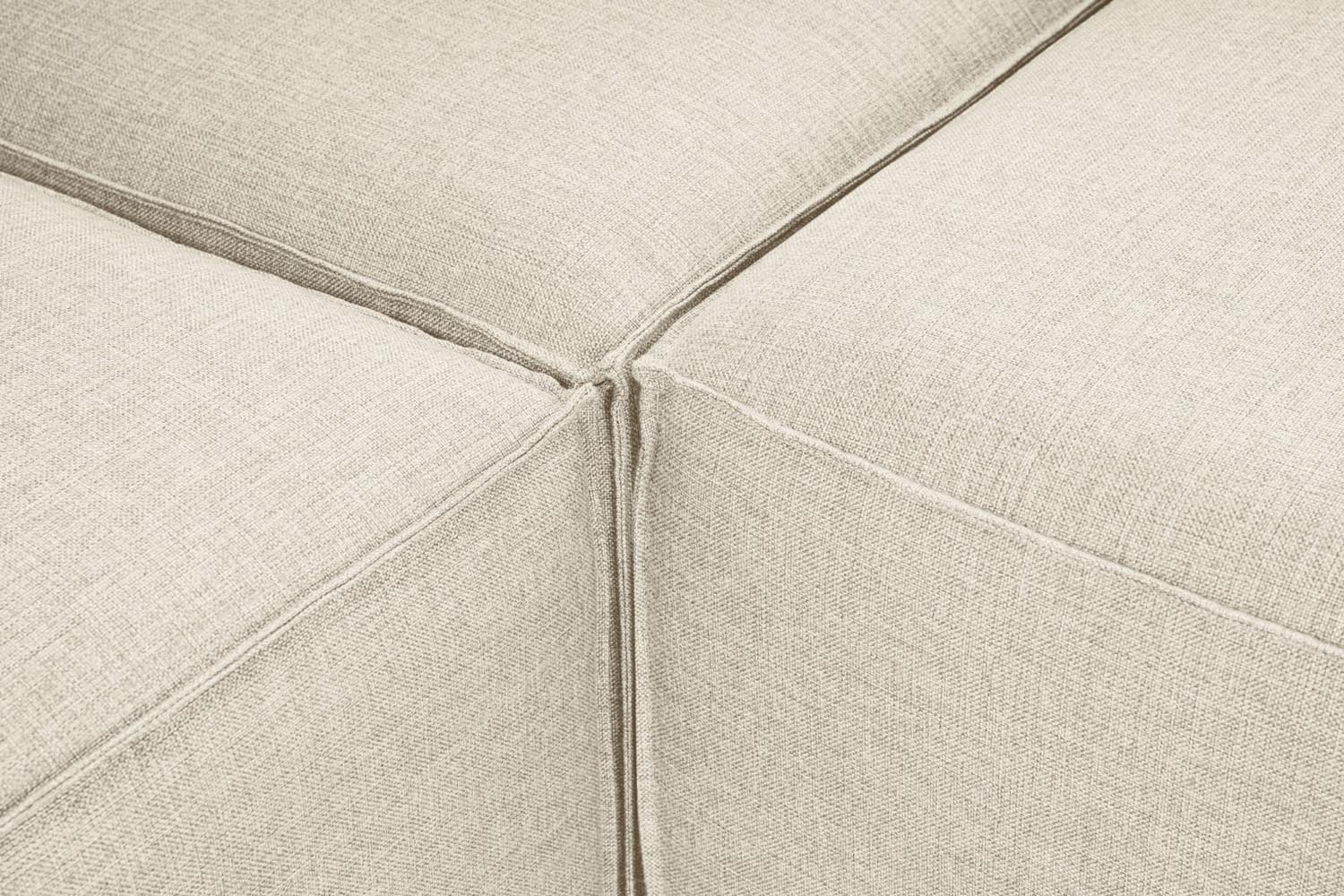 Fora - Ecru in Ecru präsentiert im Onlineshop von KAQTU Design AG. Ecksofa ist von Atelier Del Sofa
