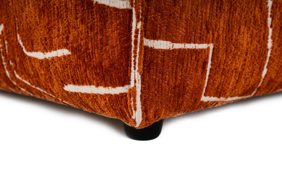 Lora Pouffe Pouf - Orange in Orange präsentiert im Onlineshop von KAQTU Design AG. Pouf ist von Atelier Del Sofa
