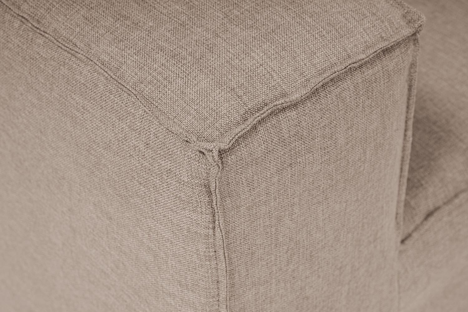 Fora 1R - Brown in Braun präsentiert im Onlineshop von KAQTU Design AG. Modulares Sofa ist von Atelier Del Sofa