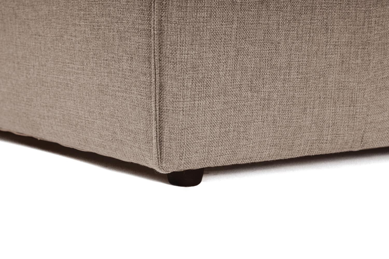 Fora Pouffe - Brown in Braun präsentiert im Onlineshop von KAQTU Design AG. Pouf ist von Atelier Del Sofa