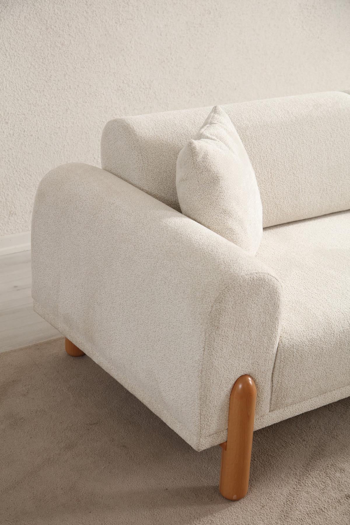 Lyke 3 Seater - Cream in Sahne präsentiert im Onlineshop von KAQTU Design AG. Bettsofa ist von Atelier Del Sofa