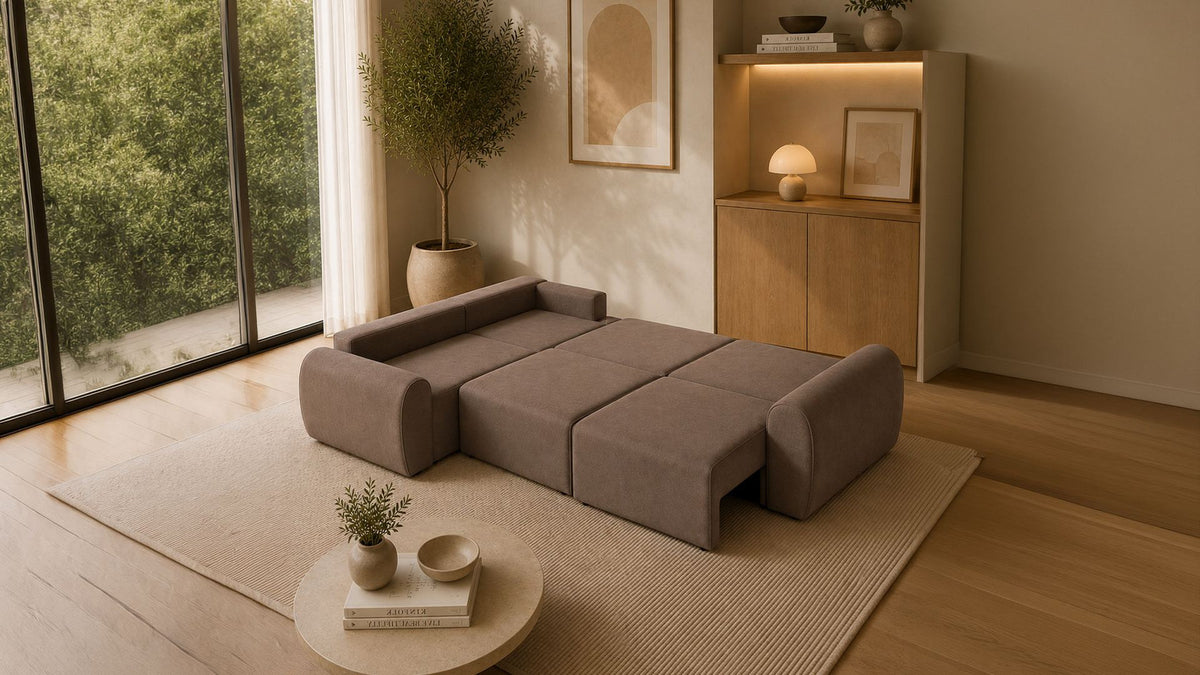 Braunes Ecksofa Mono P von Hanah Home mit Buchenholzgestell, Kunststoffbeinen und gepolsterten Sitz- und Rückenkissen, Ansicht von vorne.