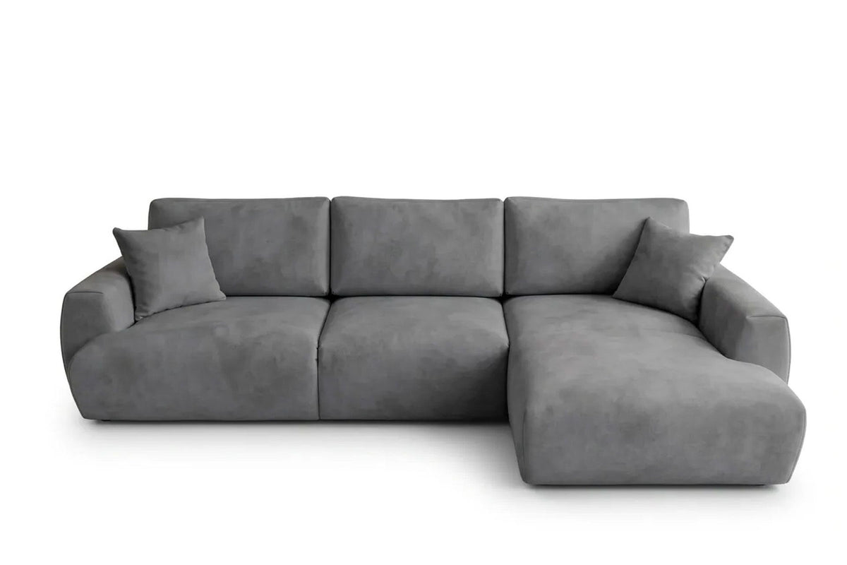 Graues Ecksofa rechts mit Schlaffunktion von Hanah Home, Bezug aus Polyester, Gestell aus Buchenholz und Spanplatte, mit zwei Kissen und Kunststoffbeinen.