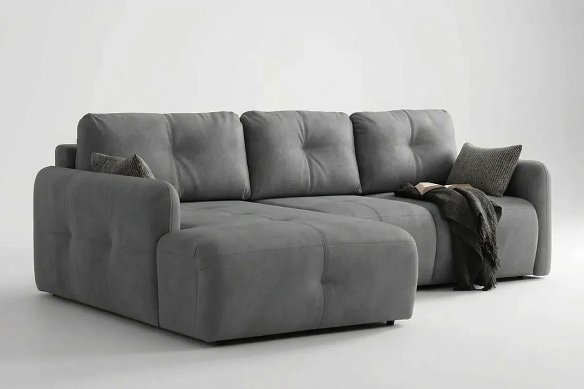 Graues Eck-Schlafsofa links von Hanah Home mit Polyesterbezug, Buchenholzgestell, zwei Kissen und sichtbarem Staufach unter der Sitzfläche.