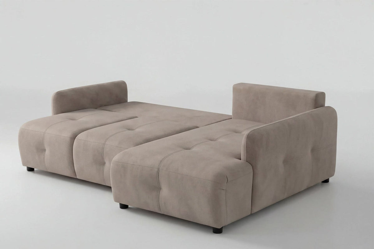 Eck-Schlafsofa rechts in Beige mit Polyesterbezug, Buchenholzgestell, Kunststoffbeinen und zwei Kissen, freistehend fotografiert.