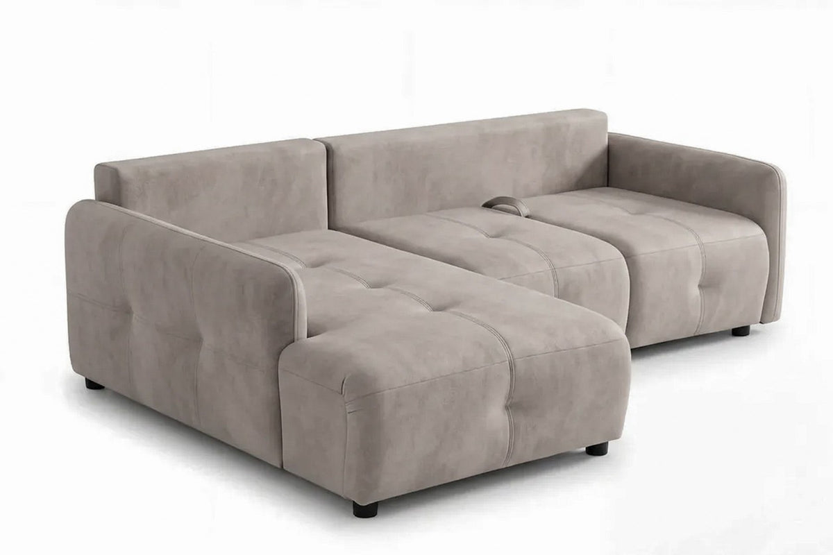 Beiges Eck-Schlafsofa mit Polyesterbezug, Buchenholzgestell, Kunststoffbeinen und zwei losen Kissen, links ausgerichtet.