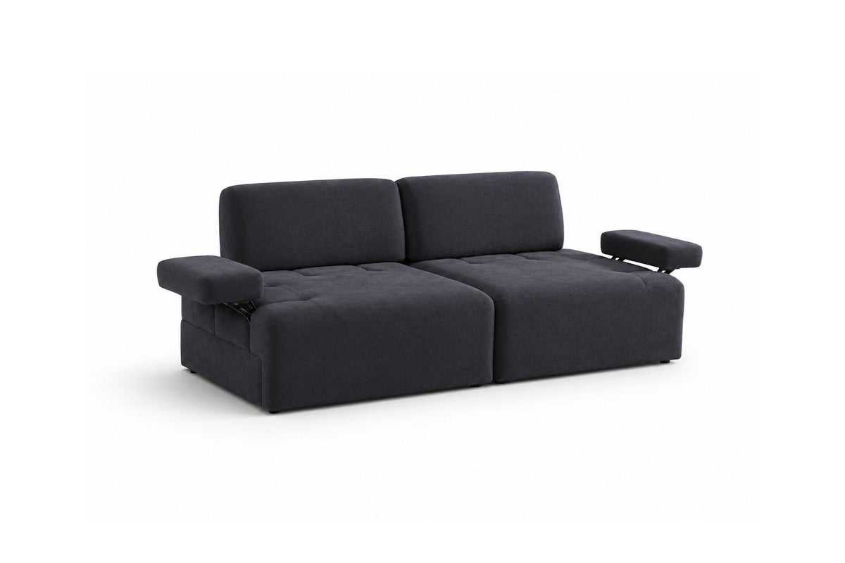 Petrolblaues 3-Sitzer Sofa Madlen von Hanah Home mit niedrigen Kunststoffbeinen, Polyesterbezug und zwei Kissen auf hellem Hintergrund.